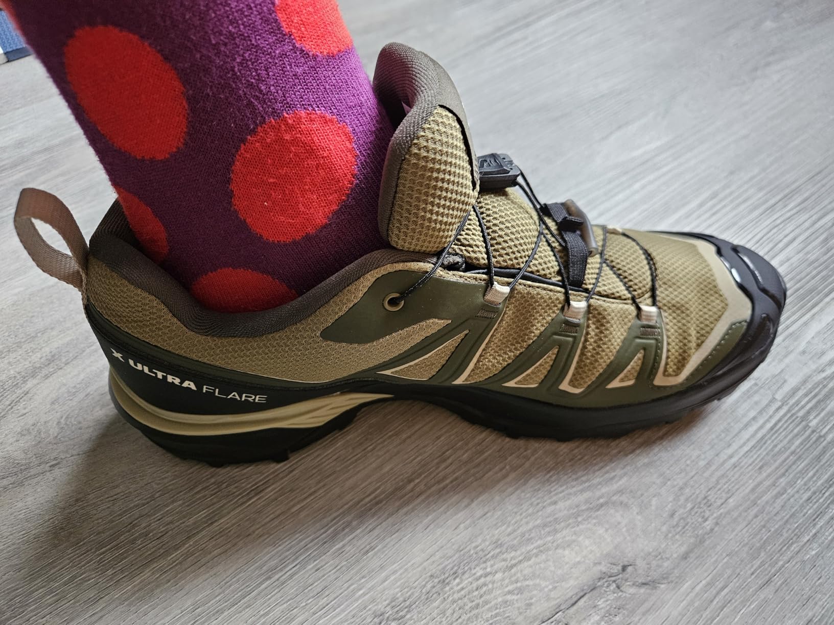 Bonnes chaussures, semelle un peu rigide